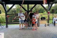 08-2023-turnus-rehabilitacyjny-debowa-gora-wreczenie-upominkow-04