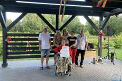 08-2023-turnus-rehabilitacyjny-debowa-gora-wreczenie-upominkow-12