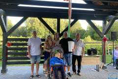 08-2023-turnus-rehabilitacyjny-debowa-gora-wreczenie-upominkow-16