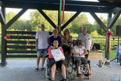 08-2023-turnus-rehabilitacyjny-debowa-gora-wreczenie-upominkow-17